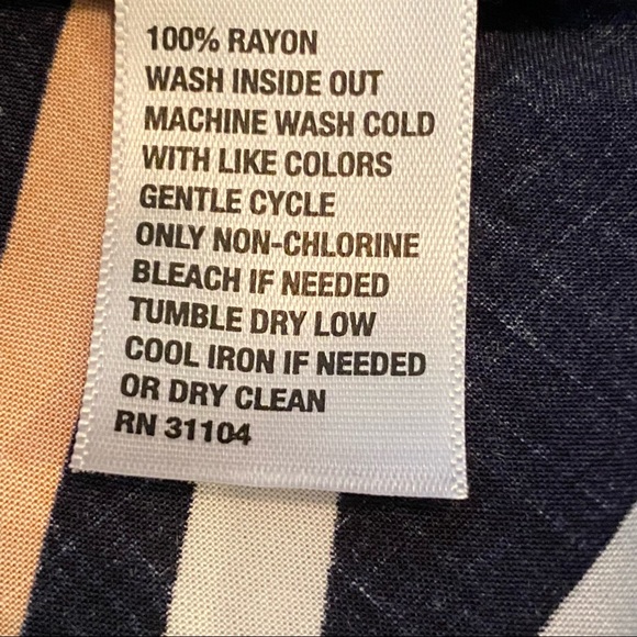 ๐ CROWN & IVY | STRIPED SLEEVELESS TOP SZ PL - Picture 16 of 16